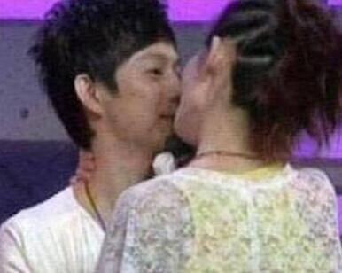 明星亲吻拥抱戏,明星亲密戏码背后的故事与情感纠葛