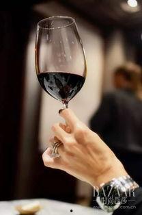 明星喝什么红酒,揭秘他们钟爱的美酒佳酿