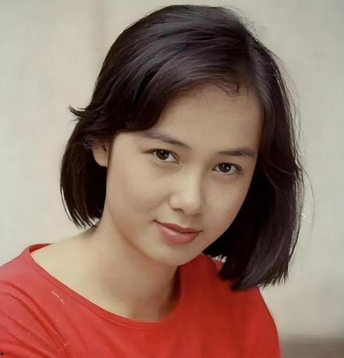 女明星老的照片,探寻女明星老照片中的青春芳华